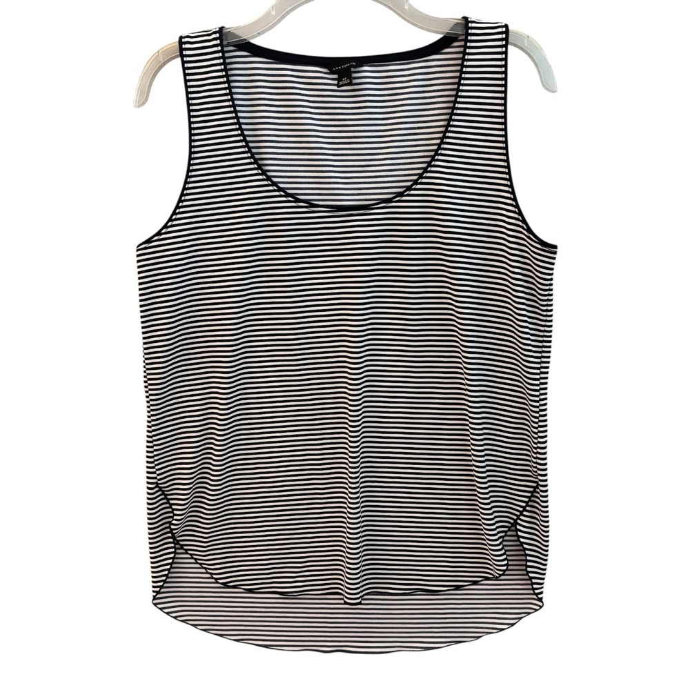 Ann Taylor Tank Top Medium Black White Stripe Sleeveless Scoop Neck Hi Lo Hem